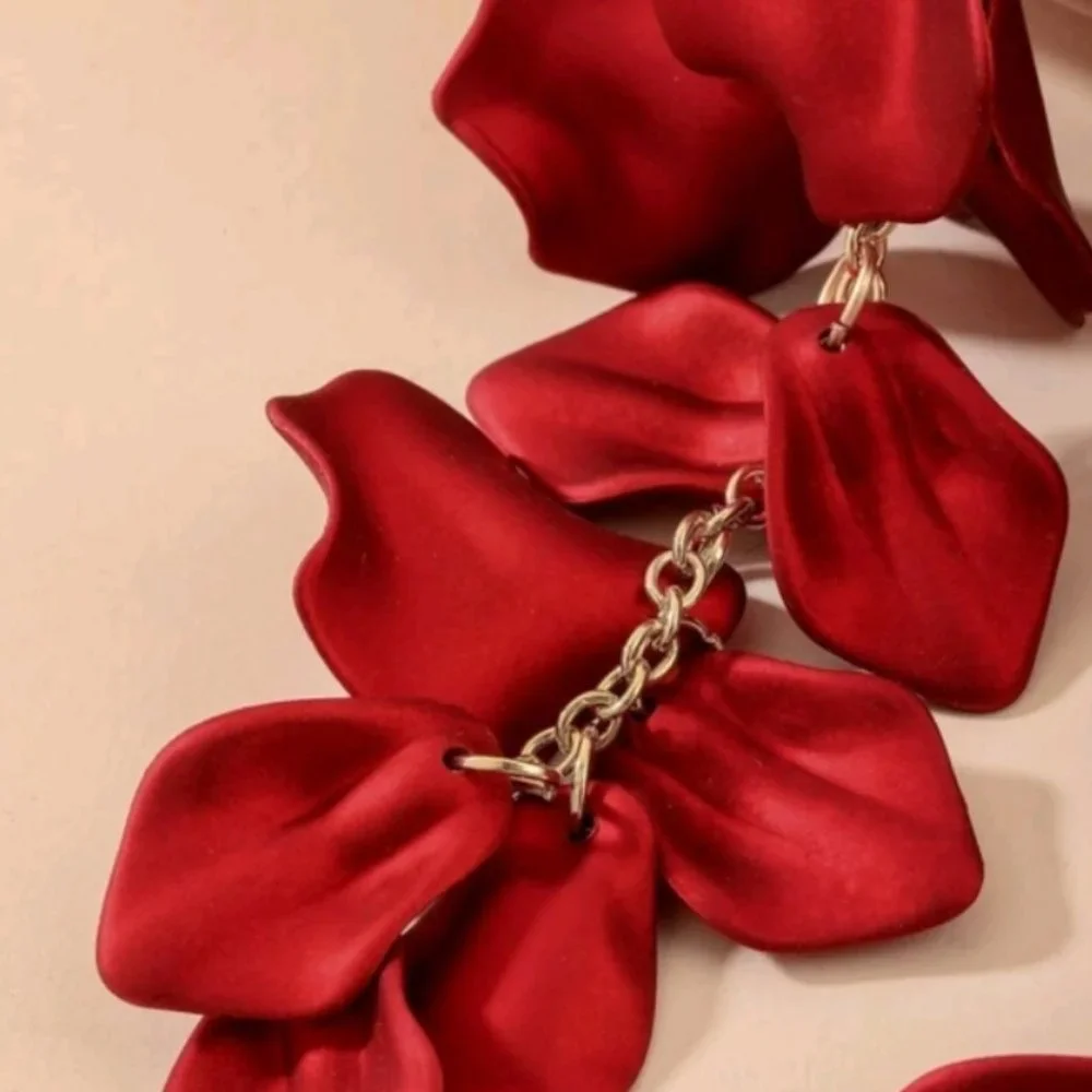 Floral Elegant long red rose petals